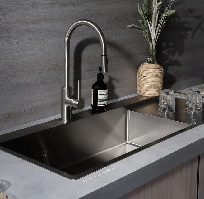 Flush mount (la nivel cu blatul)
